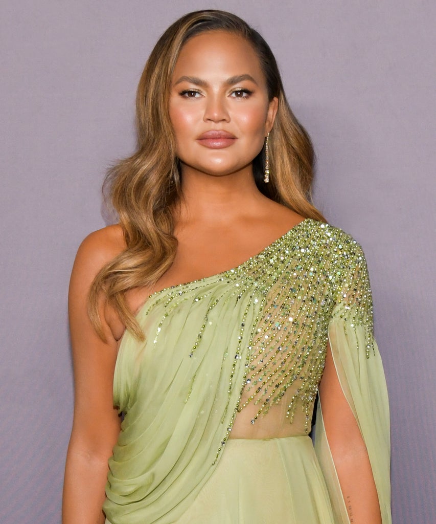 Chrissy Teigen’s Therapist Recommended She Cut Back On Social Media