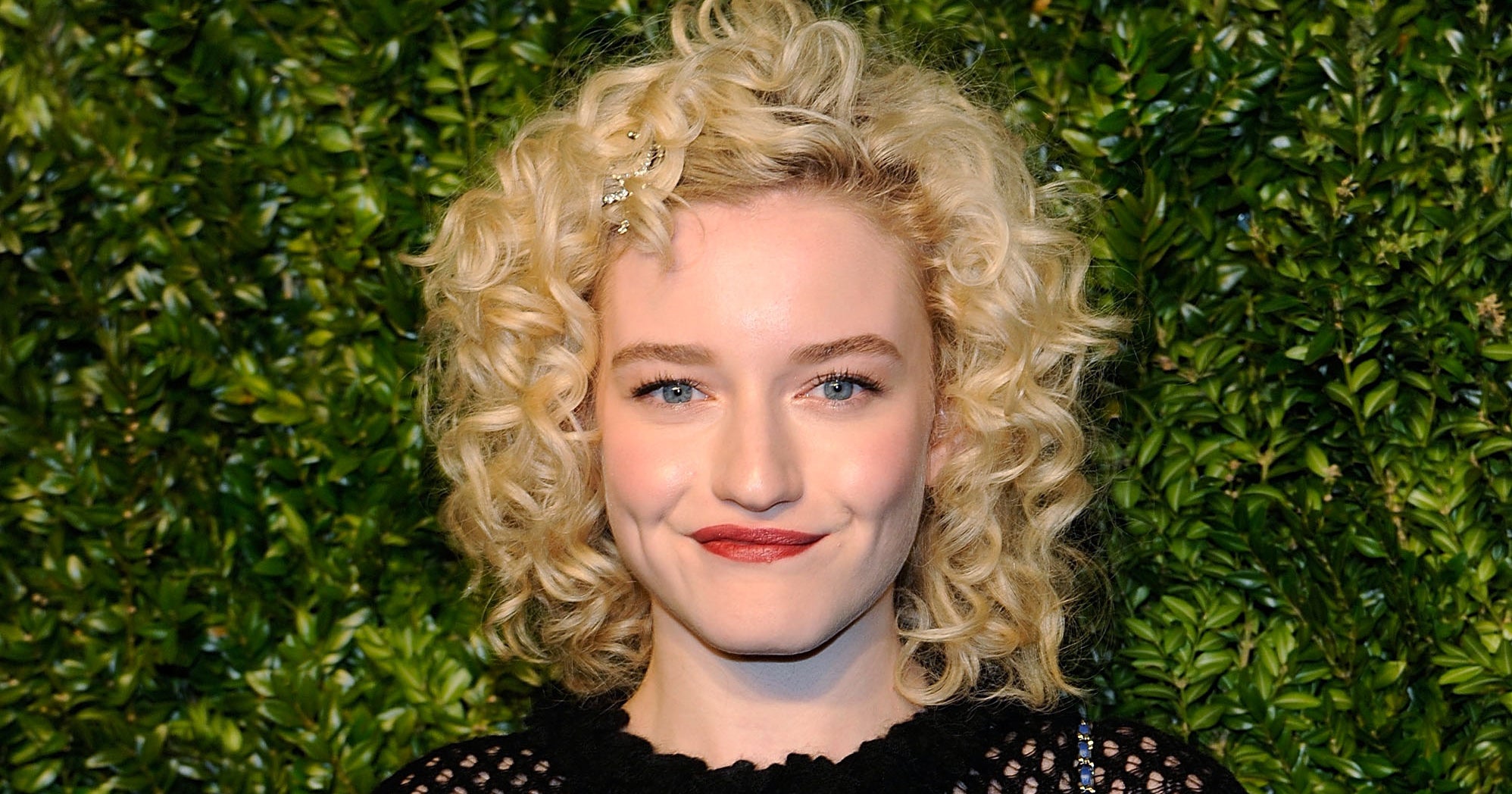 Julia Garner Of Ozark Wins Emmy In '20s Flapper Fashion