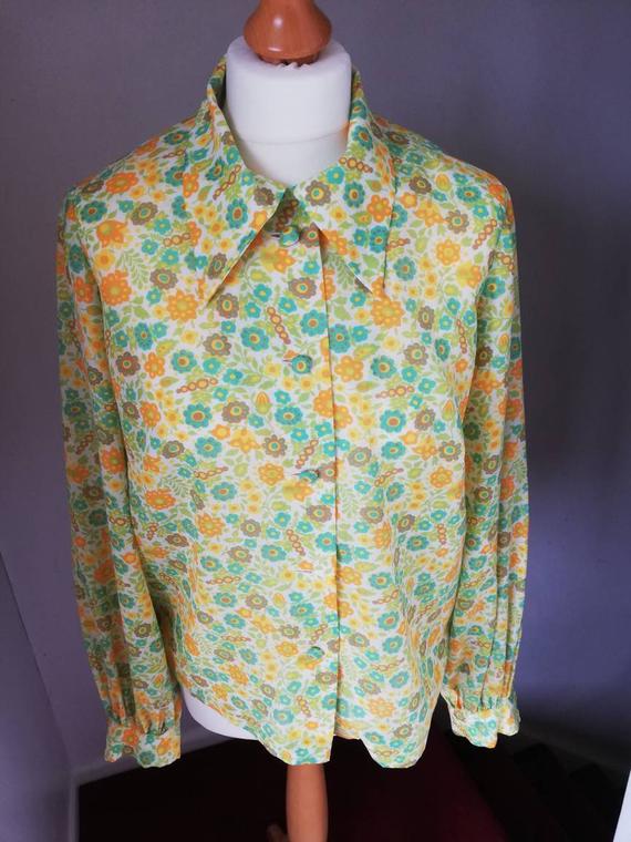 Butlerbizarrevintage + Pretty 70s Floral Blouse