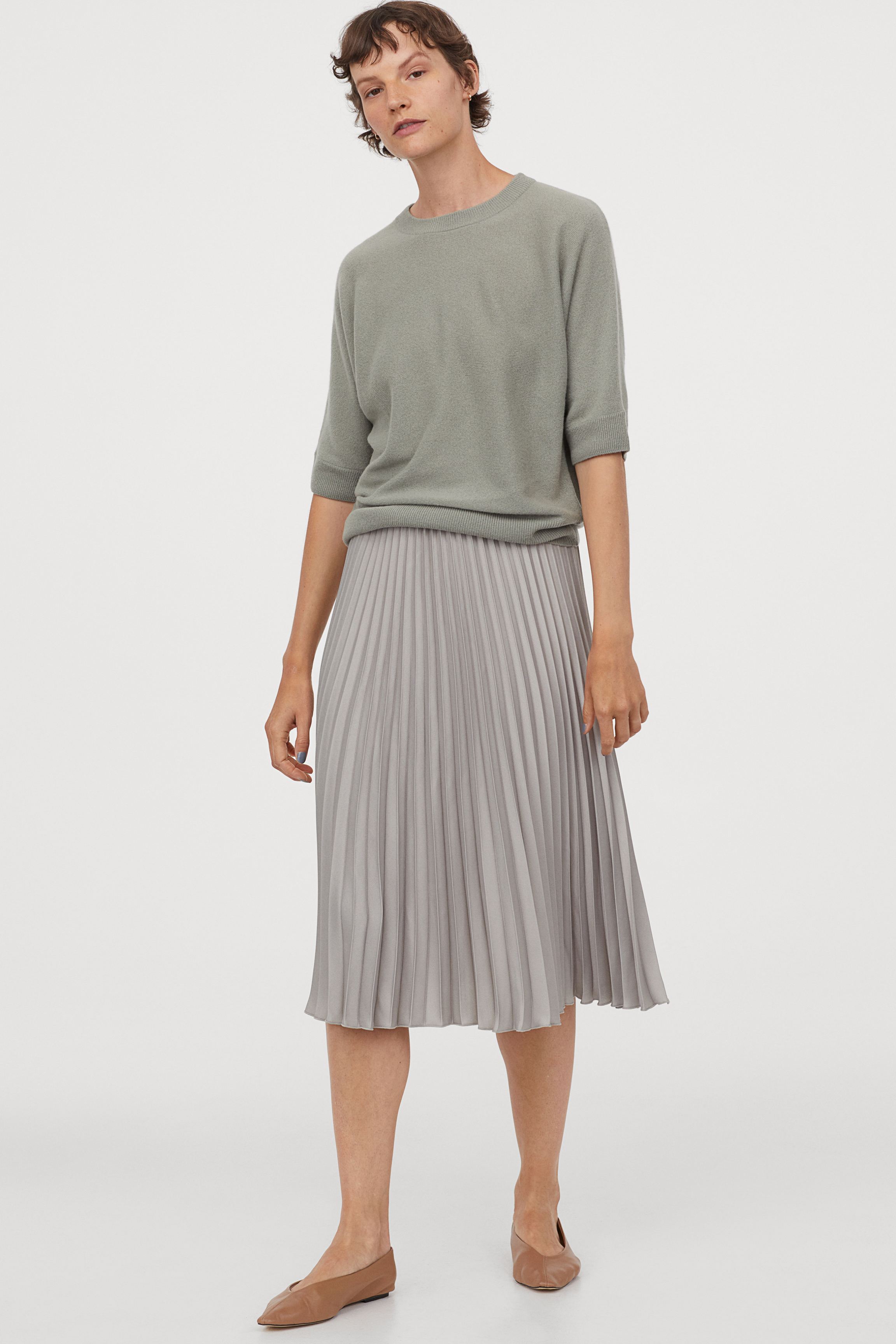 Mid length hotsell pleated skirts h&m