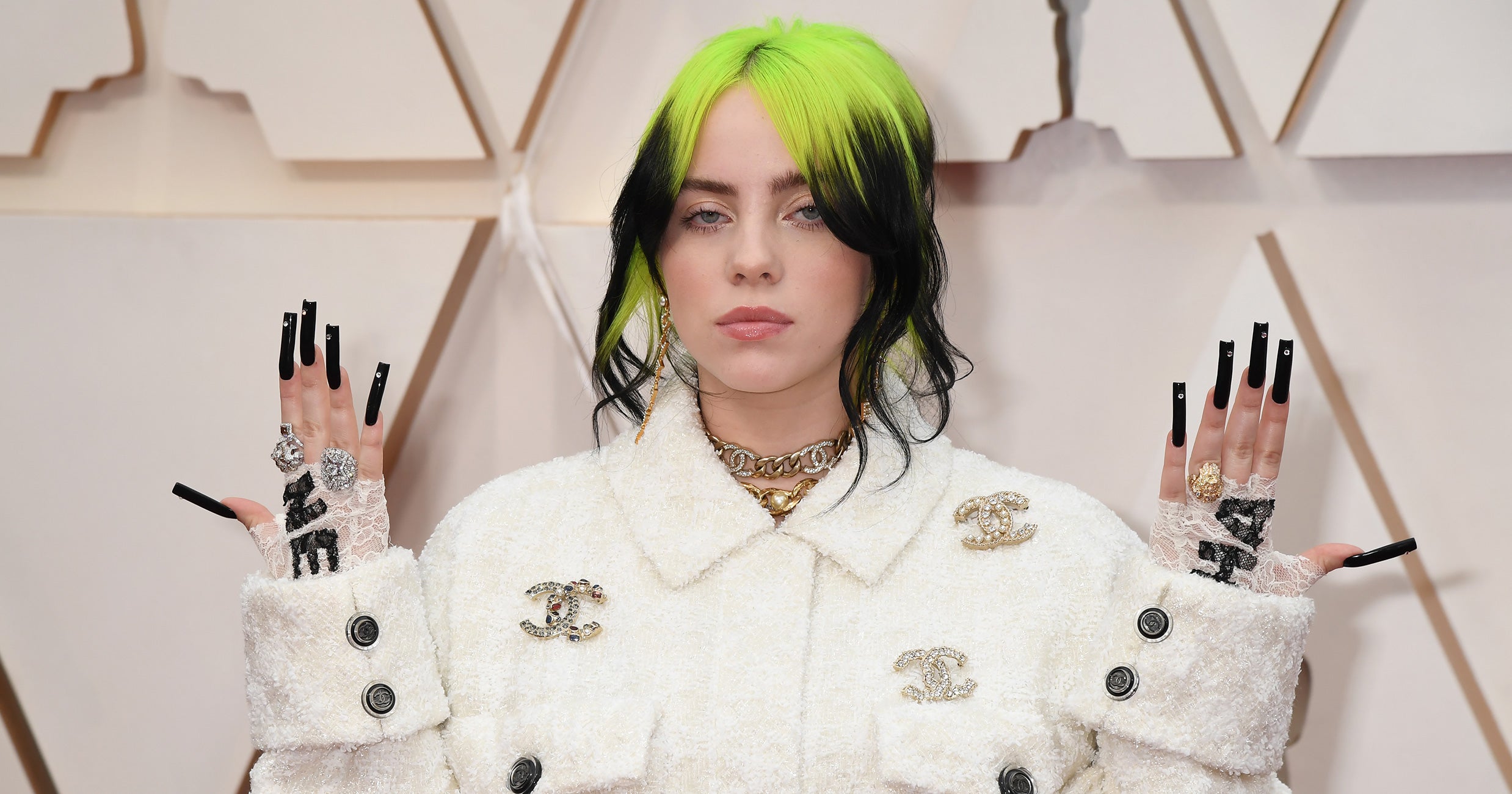 Billie Eilish Photo Inspires Hollywood Misogyny Convo 