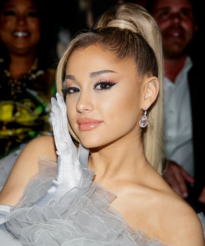 Ariana Grande Carries 'Sweetener' Tote While Heading Out to