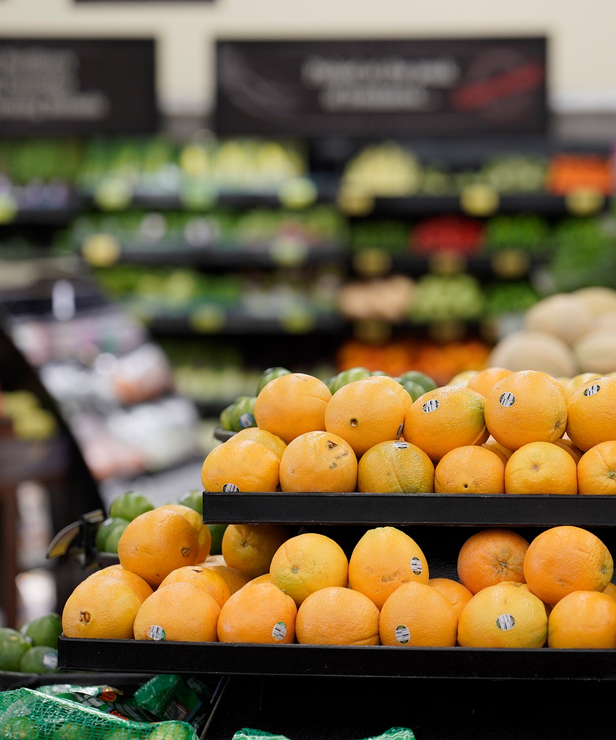 Shocking video shows maskless market in Naples, Florida