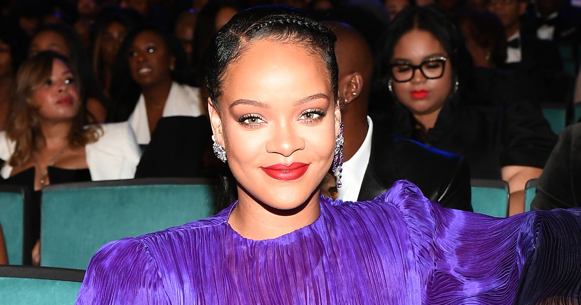 LVMH announces this Wednesday that it has decided, in agreement with Rihanna,  to suspend the activities of the Fenty brand pending an improvement in the  situation. Rihanna and LVMH have jointly taken
