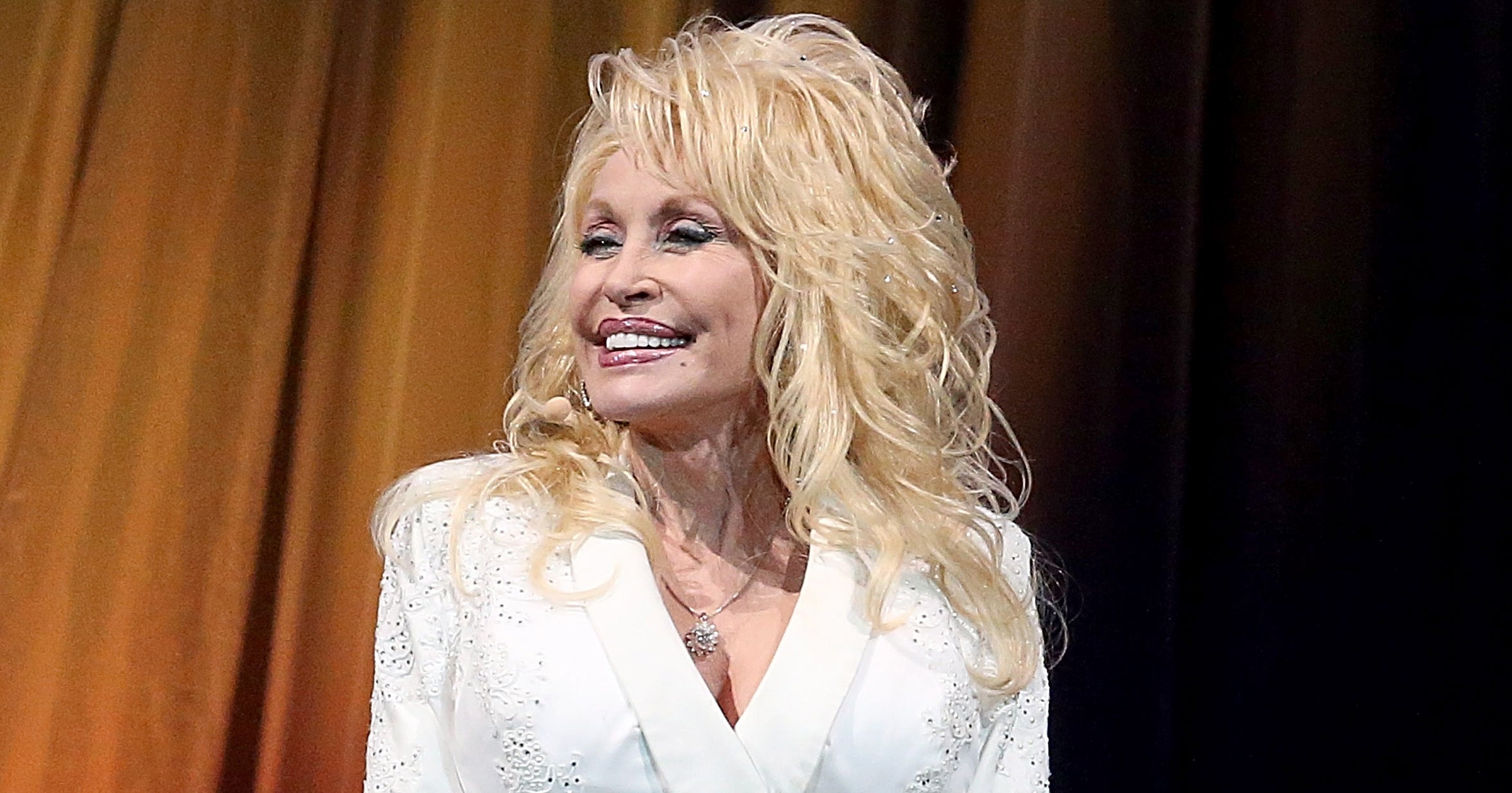 Dolly Parton Gets Moderna Vaccine After Funding Help