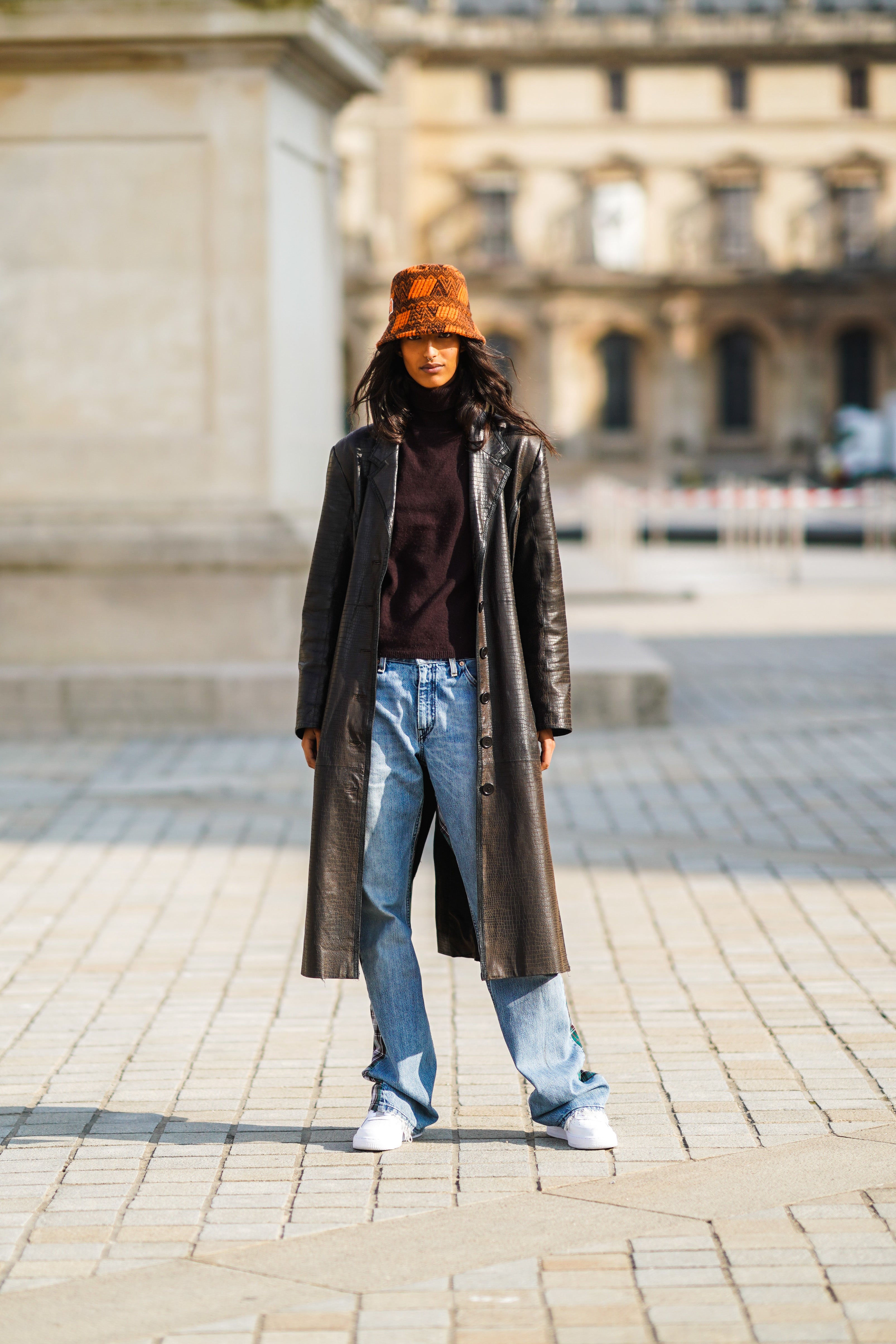 Paris Street Style Stars Are Ditching Skinny Jeans, Too - SAVAş