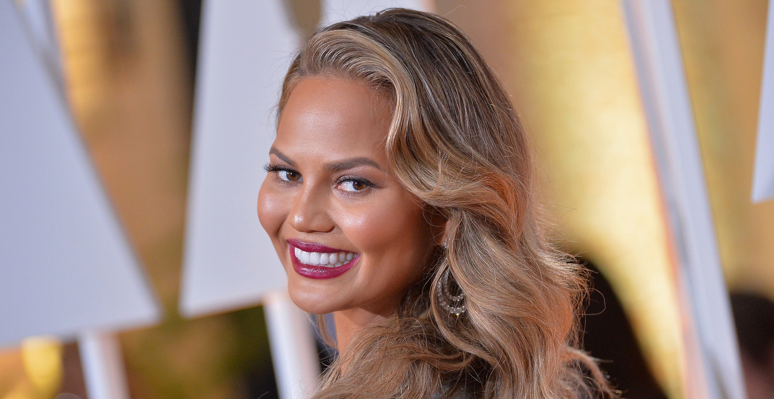 Chrissy Teigen Returns To Twitter After Leaving