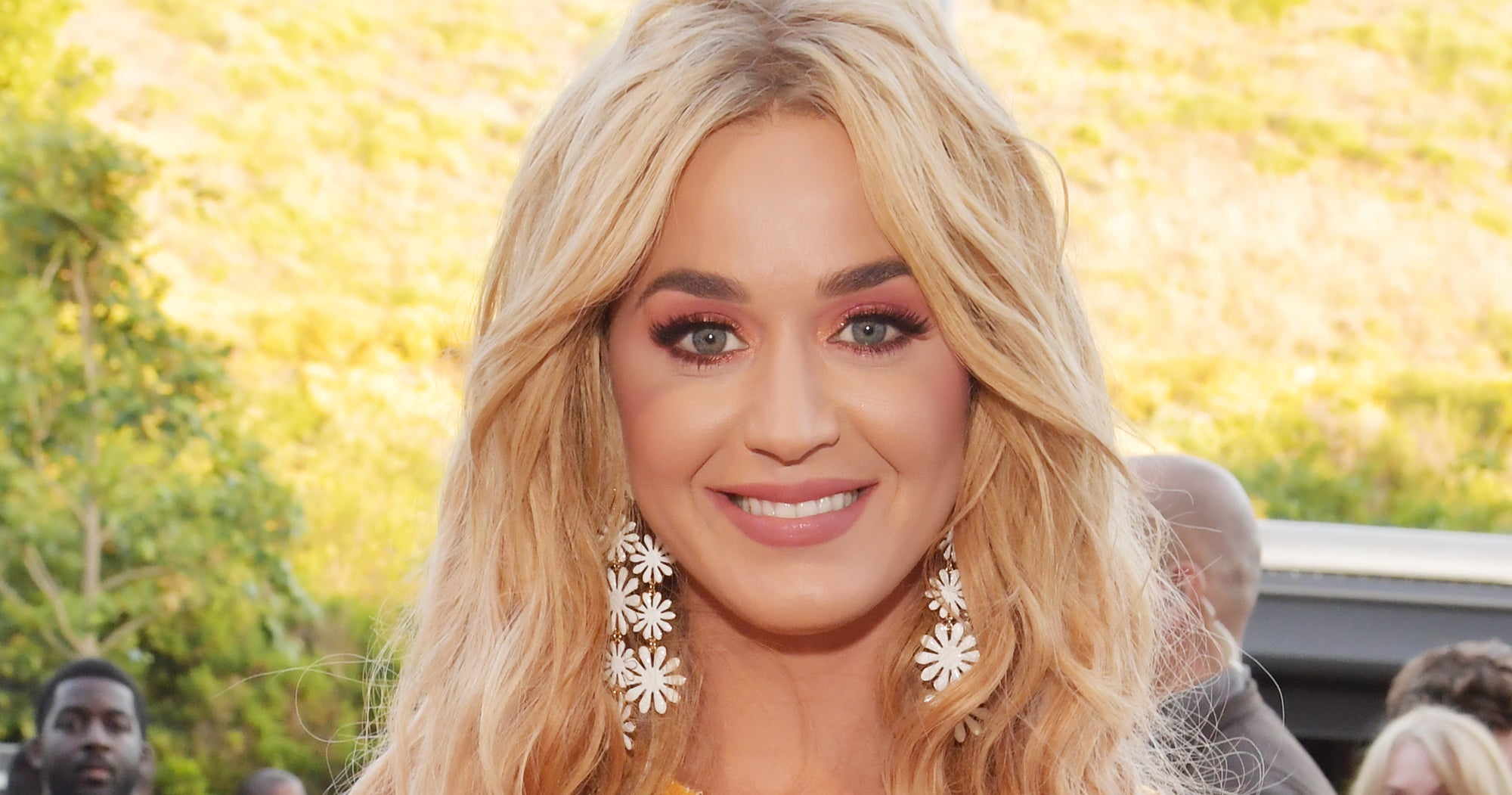 Katy Perry Bleached Eyebrows Blonde For Tinkerbell Look 