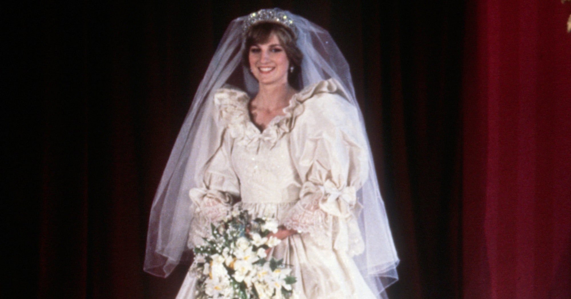 See Princess Dianas Wedding Dress At Kensington Palace