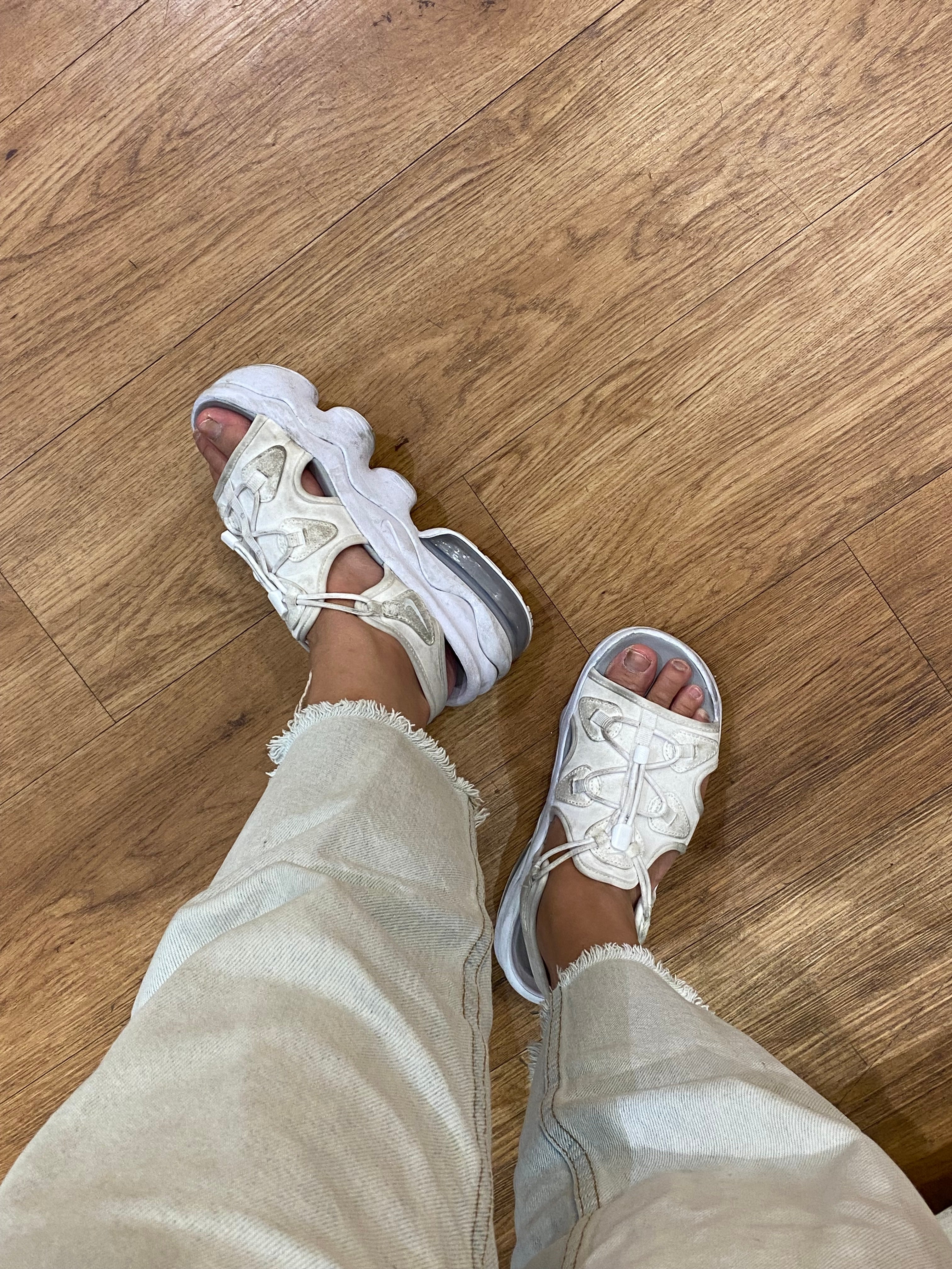 Nike koko best sale sandal on feet