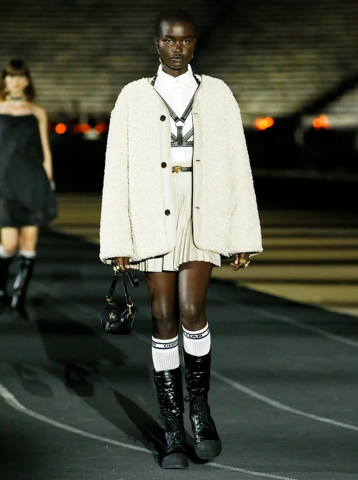 Eve Jobs Models Louis Vuitton Fall Winter 2022 Twist Collection