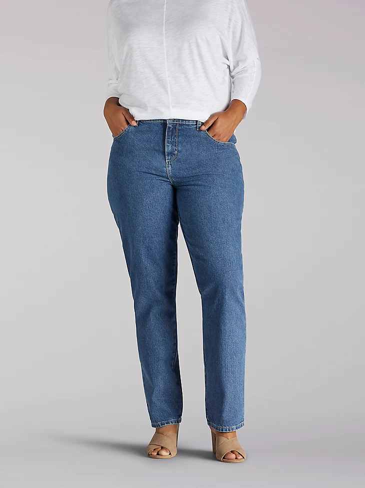 Flattering Pants for Short and Curvy Women