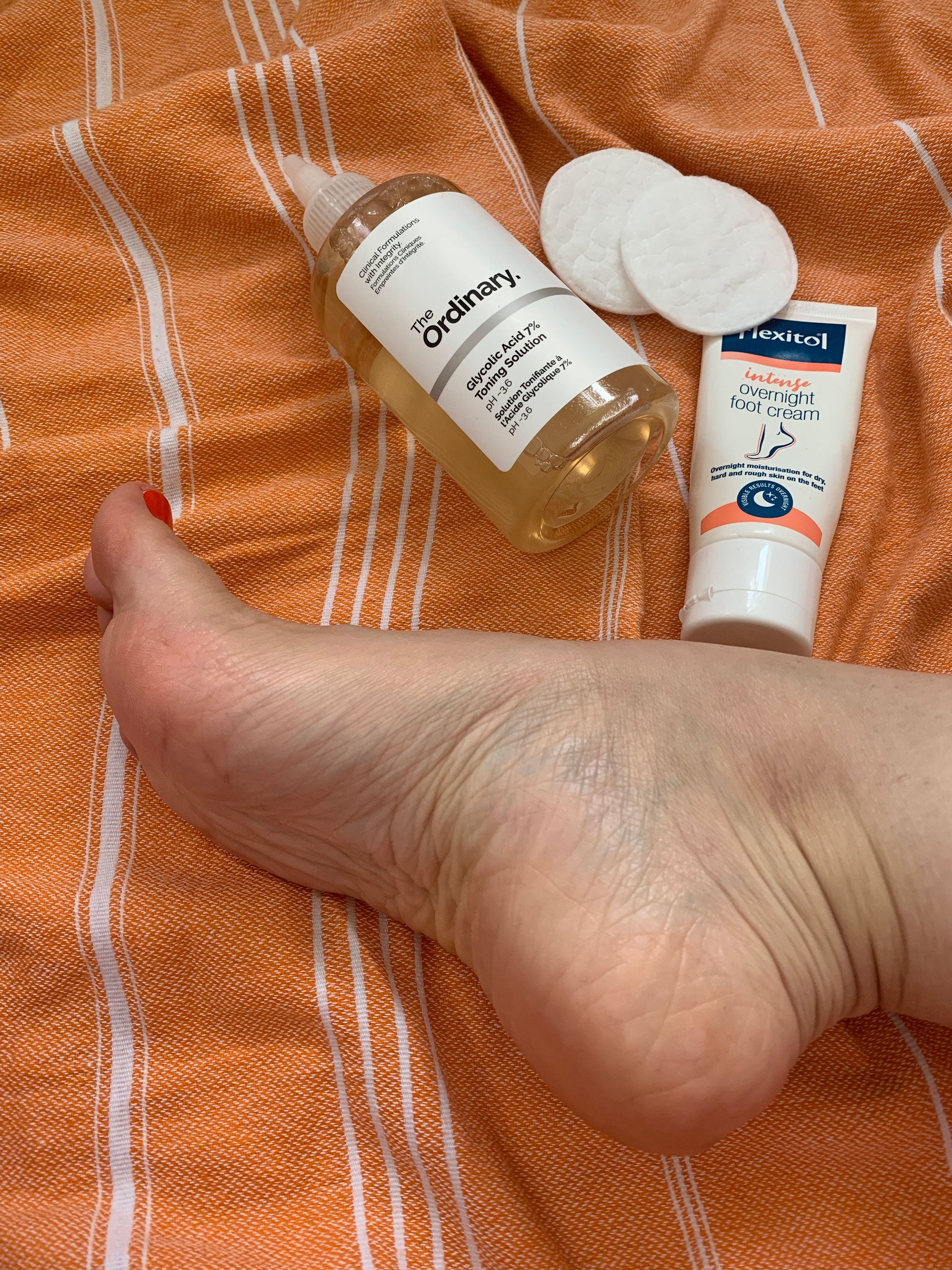 Blog 40: Suffering from Cracked Heels? Know the permanent solution – Keya  Seth Aromatherapy