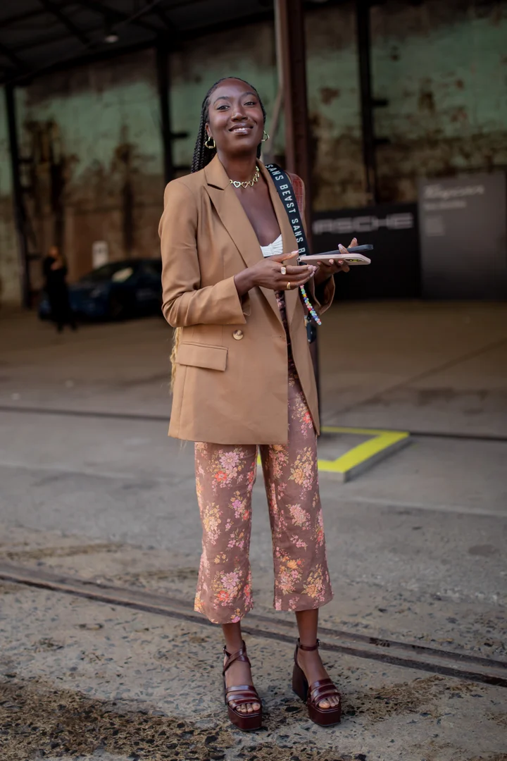 Some brief moments of outfit observation on Monday. #streetstyle #aafw  #streetphotography