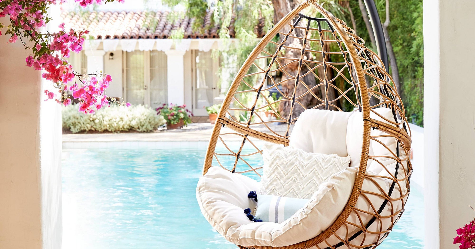 outdoor hanging egg chair