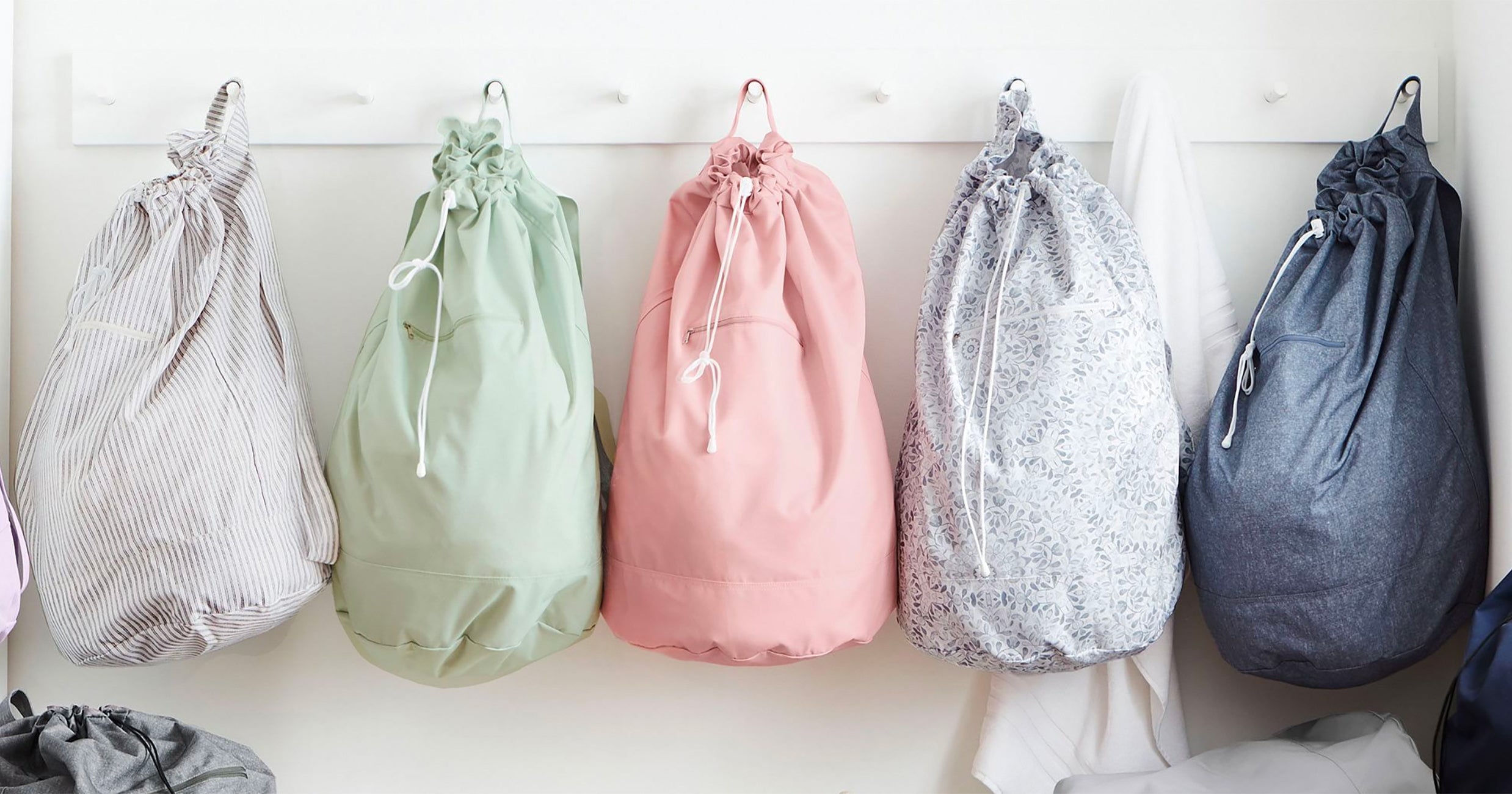 White Laundry Backpack for College Students Dorm Life Laundromat Bag  Detergent Holder