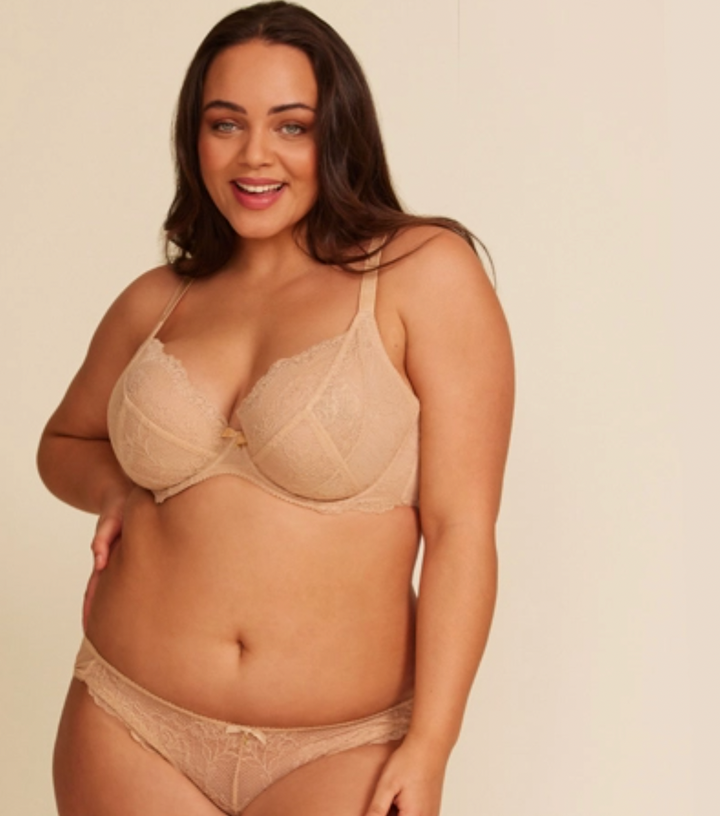Plus Size Lace Bralette and Panty Set with Back UK