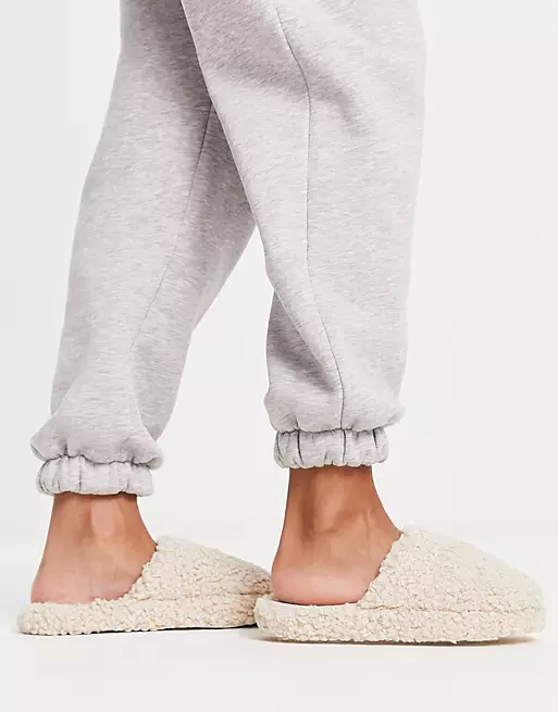 Classy Chic Slippers – Cozy Clozet