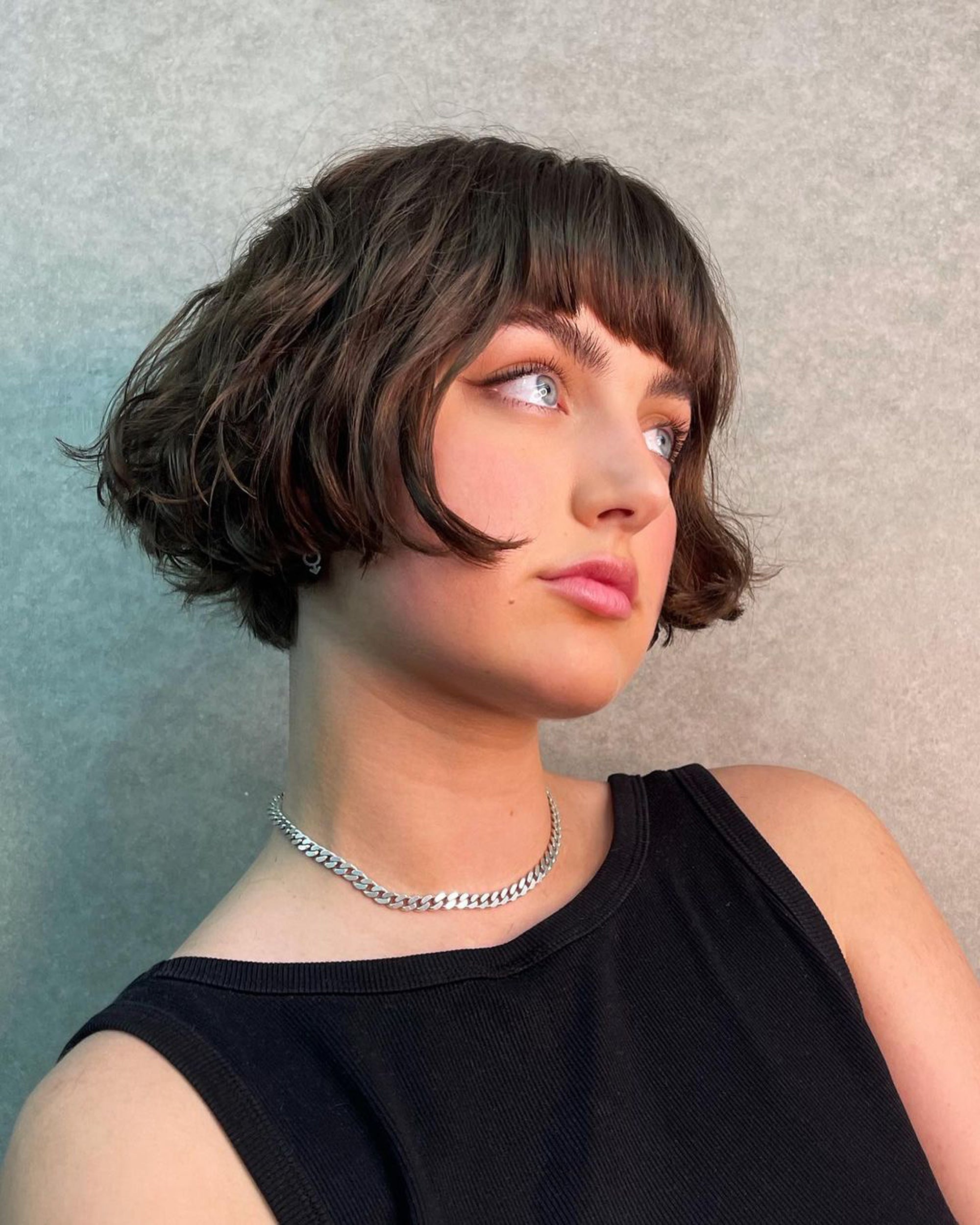 18 Medium-Length Haircuts That Are Turning Me Off A Bob