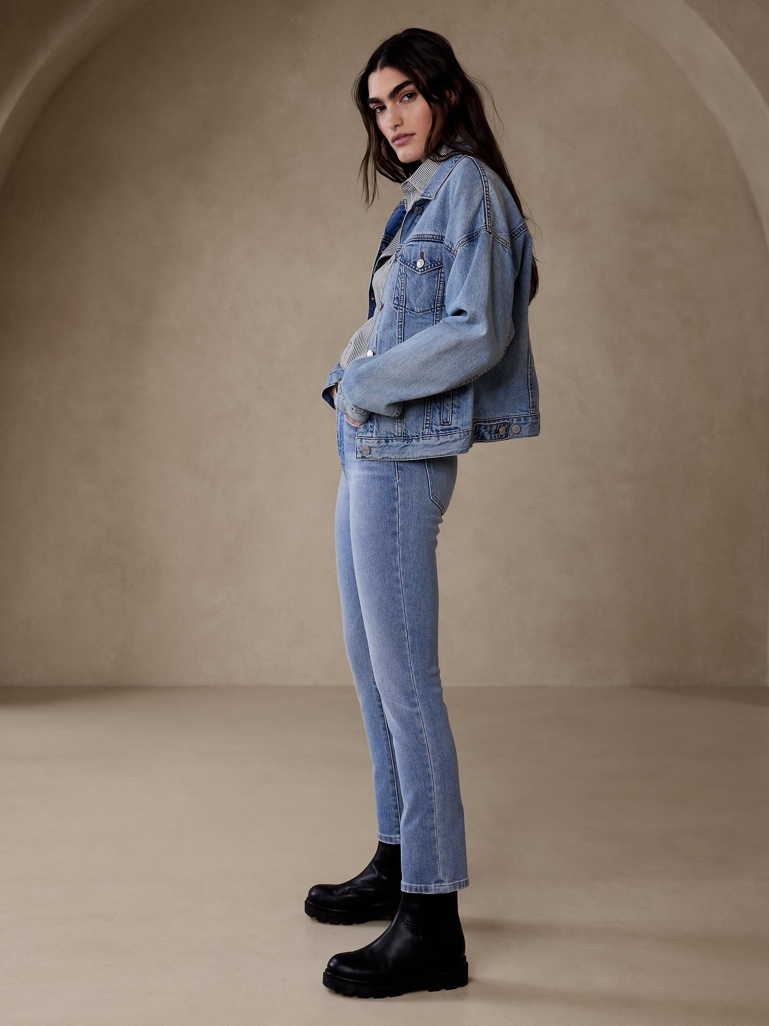 17 Best Denim Jeans For Petite Women With Short Inseams