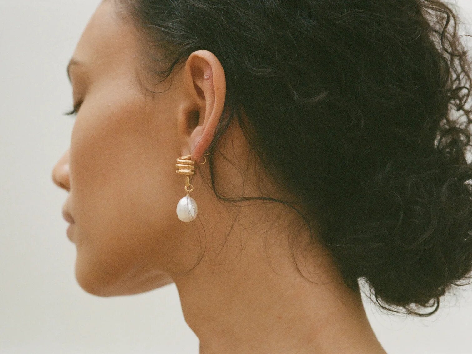 Alighieri The Celestial Raindrop Pearl Earrings