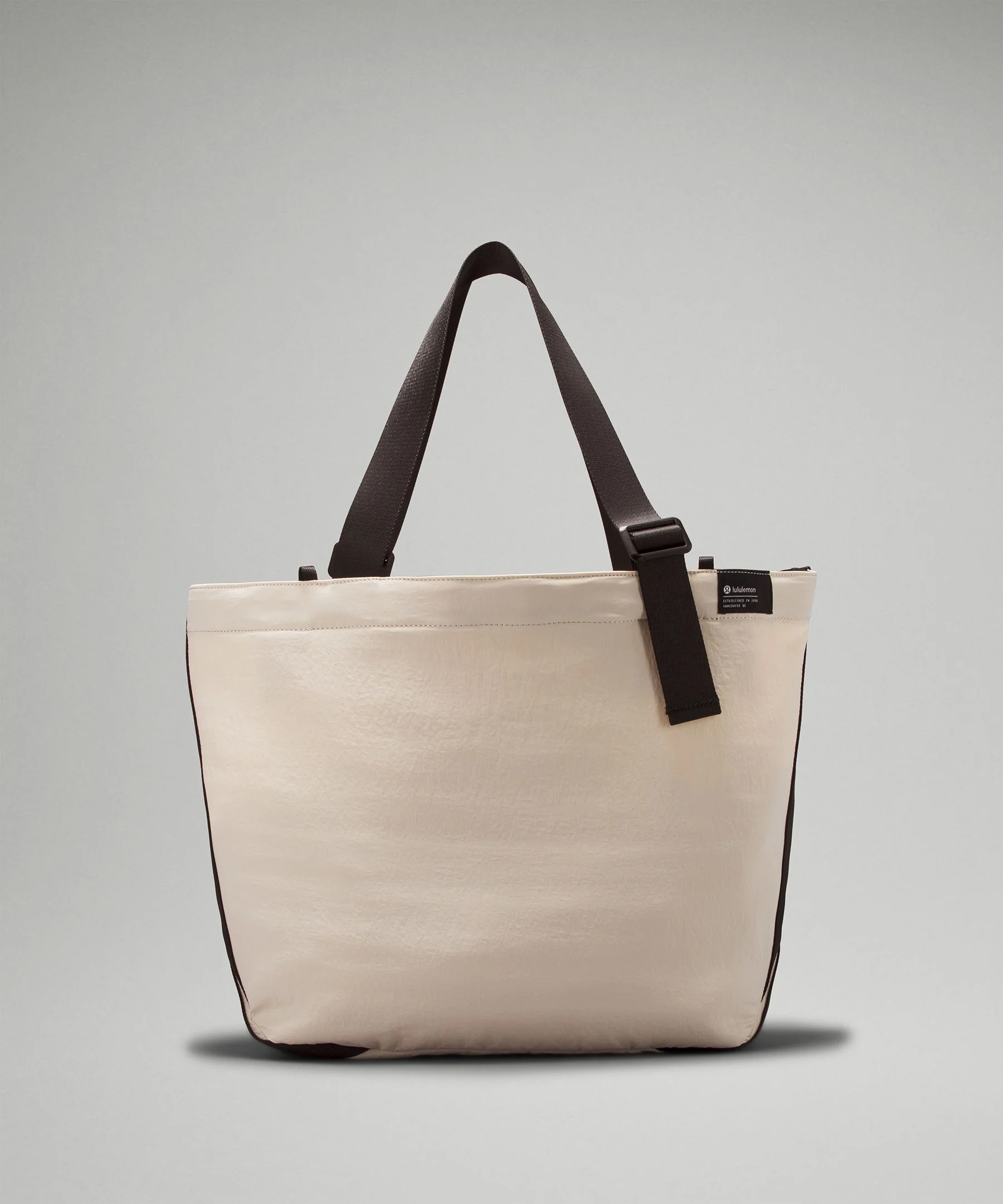 clean lines tote 22L in trench - regular in-store markdown to $69 !! : r/ lululemon