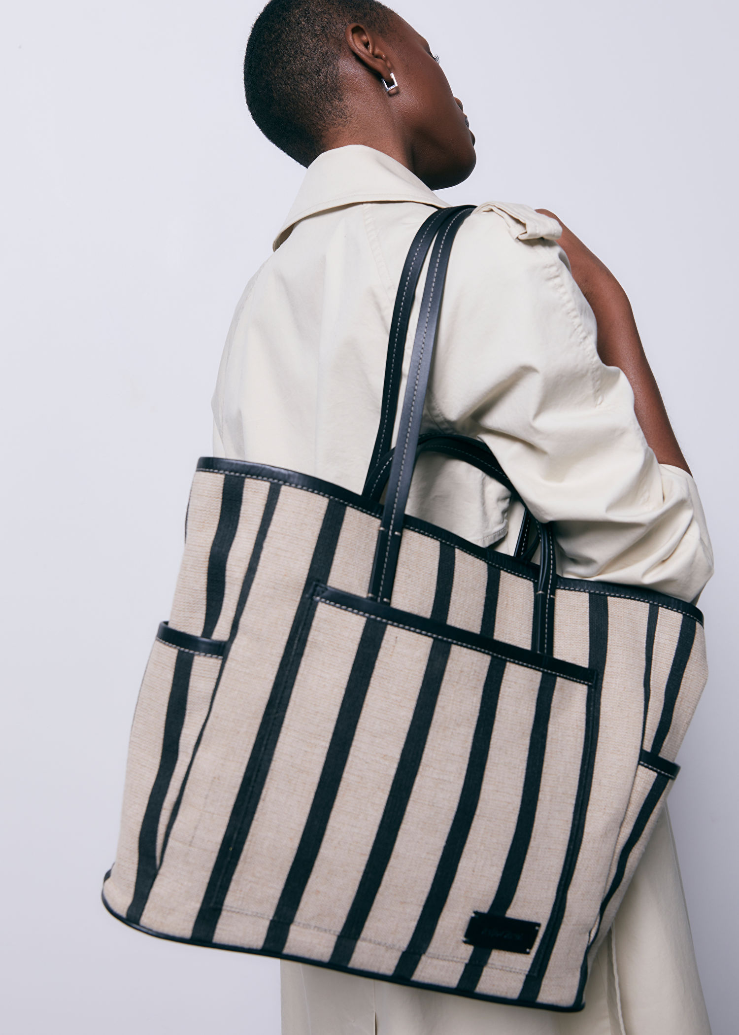 Polene No. 8 Mini // Bucket Bag Review  Striped bag outfit, Bucket bags  outfit, Timeless outfits