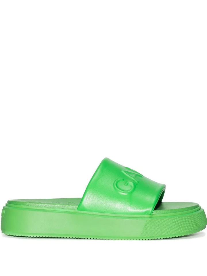 GUCCI Logo-Embossed Rubber Platform Flip-Flop Sandals in Cream