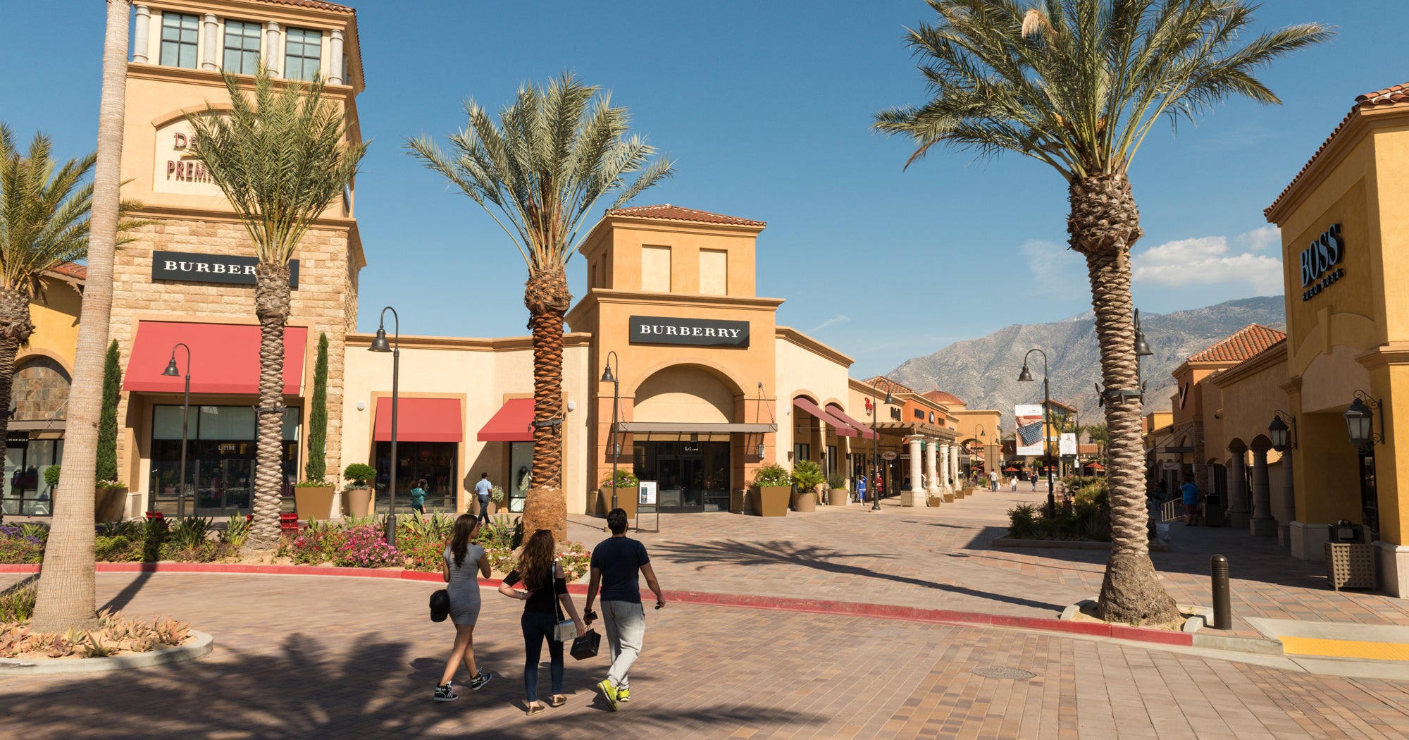 Desert Hills Premium Outlets reopens in Cabazon