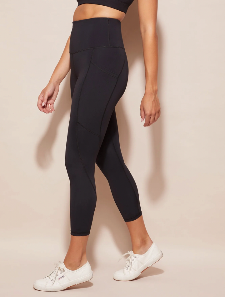 15 Sustainable Leggings to Adore for Workouts and Relaxing