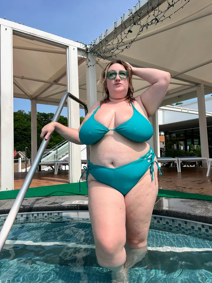 5 Best Plus-Size Swim Brands According To A Beach Lover