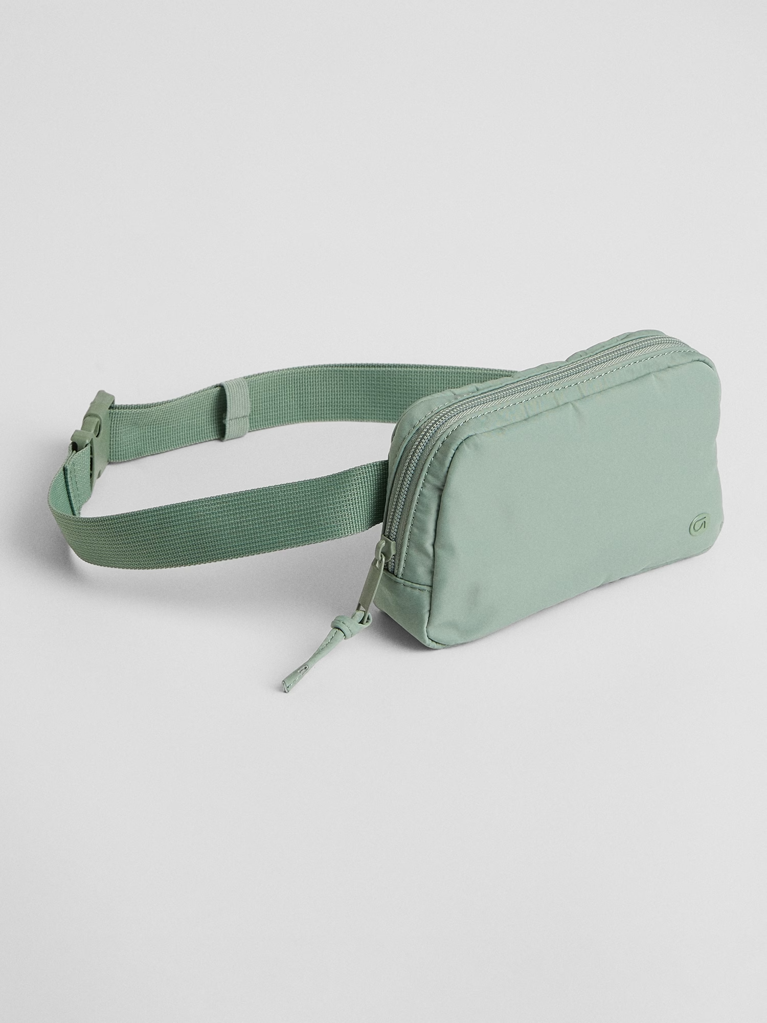 GapFit + 100% Recycled Fanny Pack