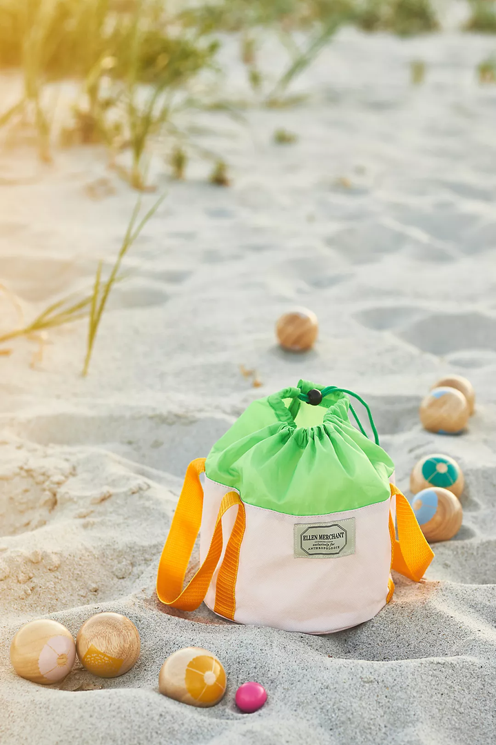 The One Vintage Beach Accessory That Needs to Make a Comeback
