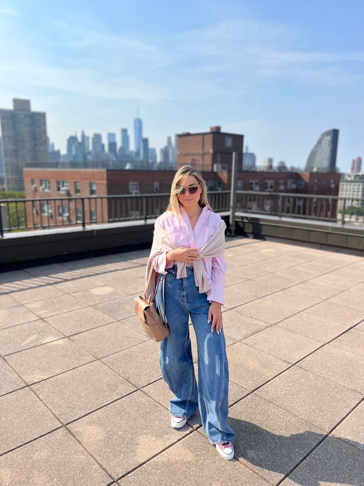 9 Effortless Ways to Wear Fall's Biggest Jeans Trend  Wide leg jeans outfit,  Wide leg jeans outfits, Legs outfit