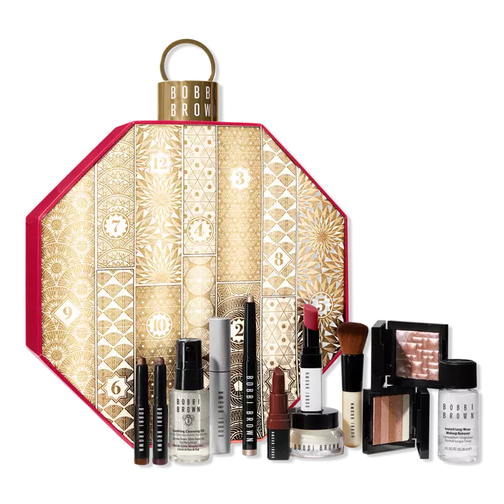Face by the new @revolvebeauty advent calendar. The ultimate beauty  essentials set 🖤