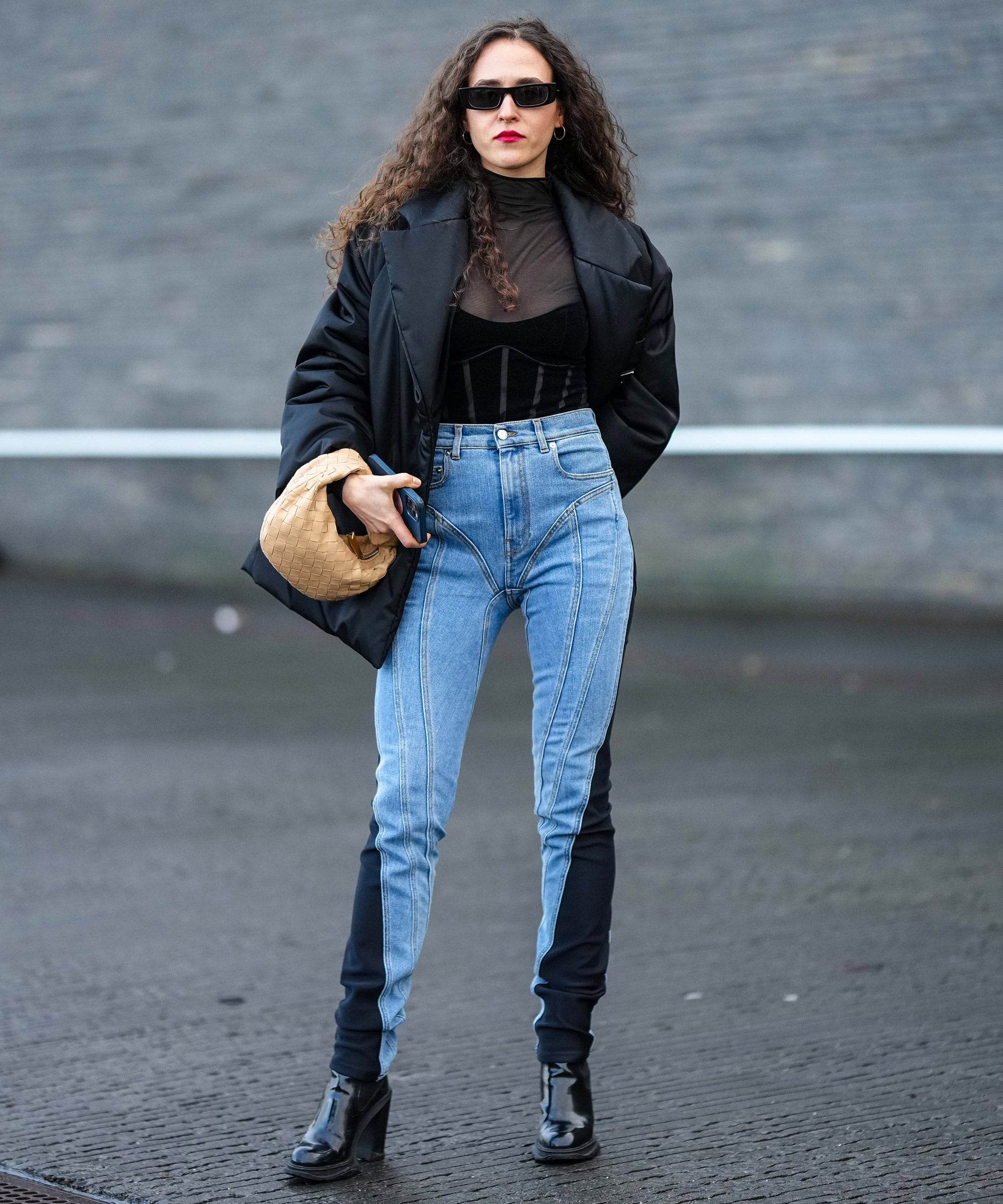 19 Best Winter Jeans Outfits for Girls to Stay Cozy and Chic  How to wear  white jeans, Jeans outfit winter, White denim outfit