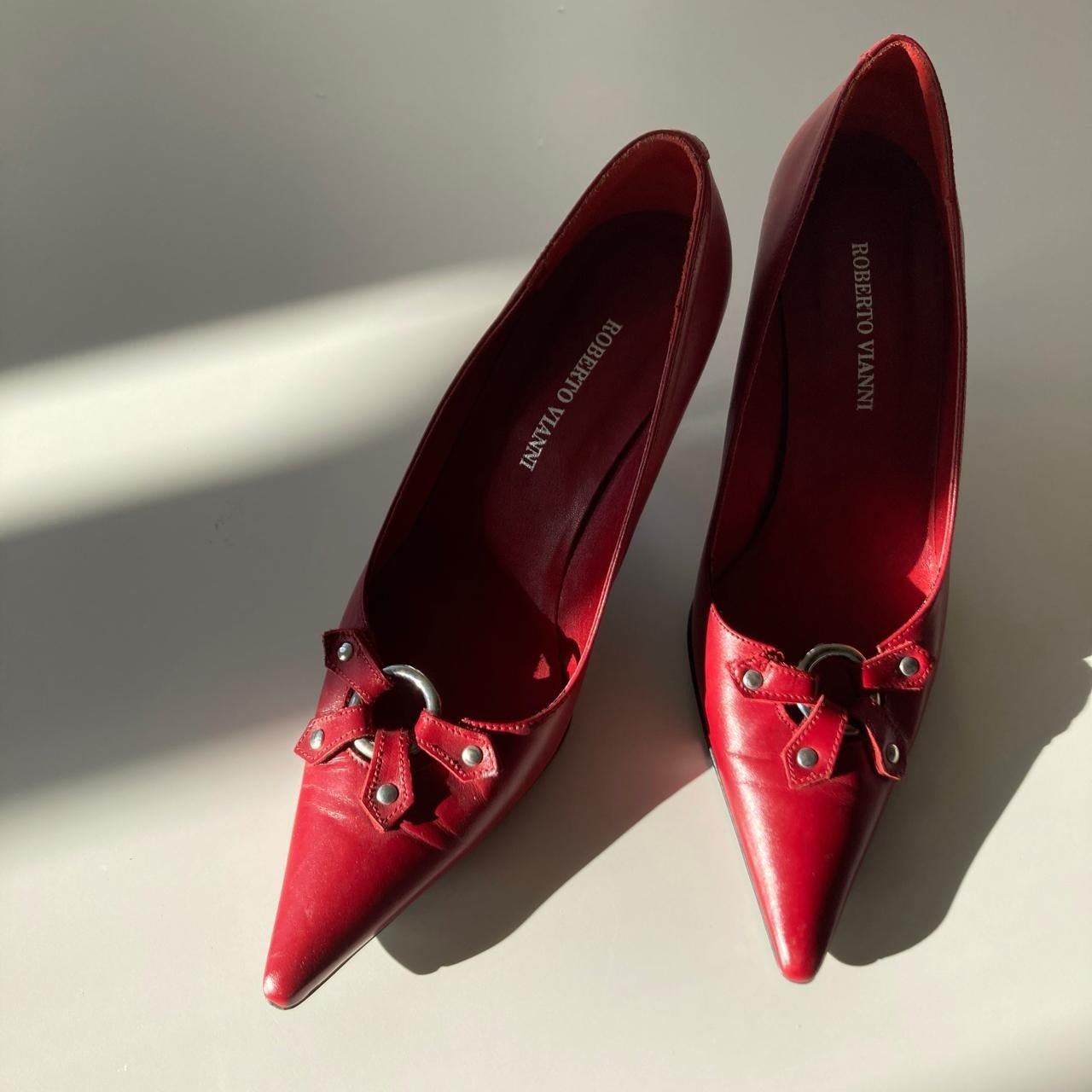 Roberto Vianni + Women’s Burgundy and Red Courts