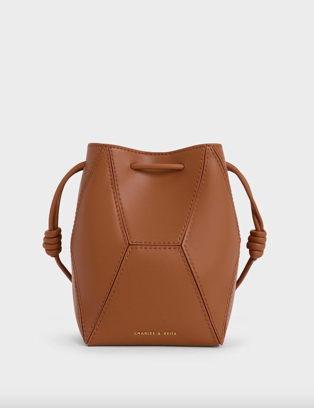 Are bucket bags online still in style 2020