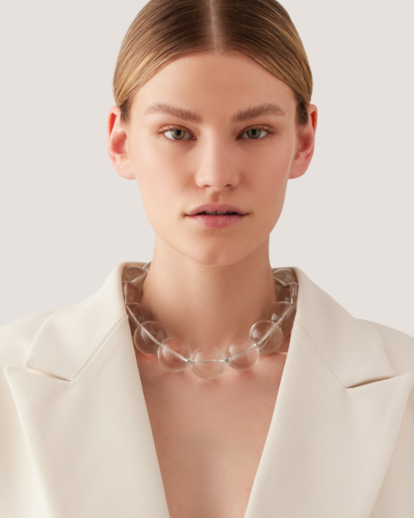 How to wear the long necklace in 2024?