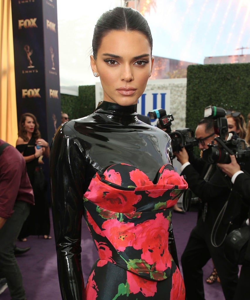 Kendall Jenner Ditches Her Blonde Hair For The 2019 Emmys Obor