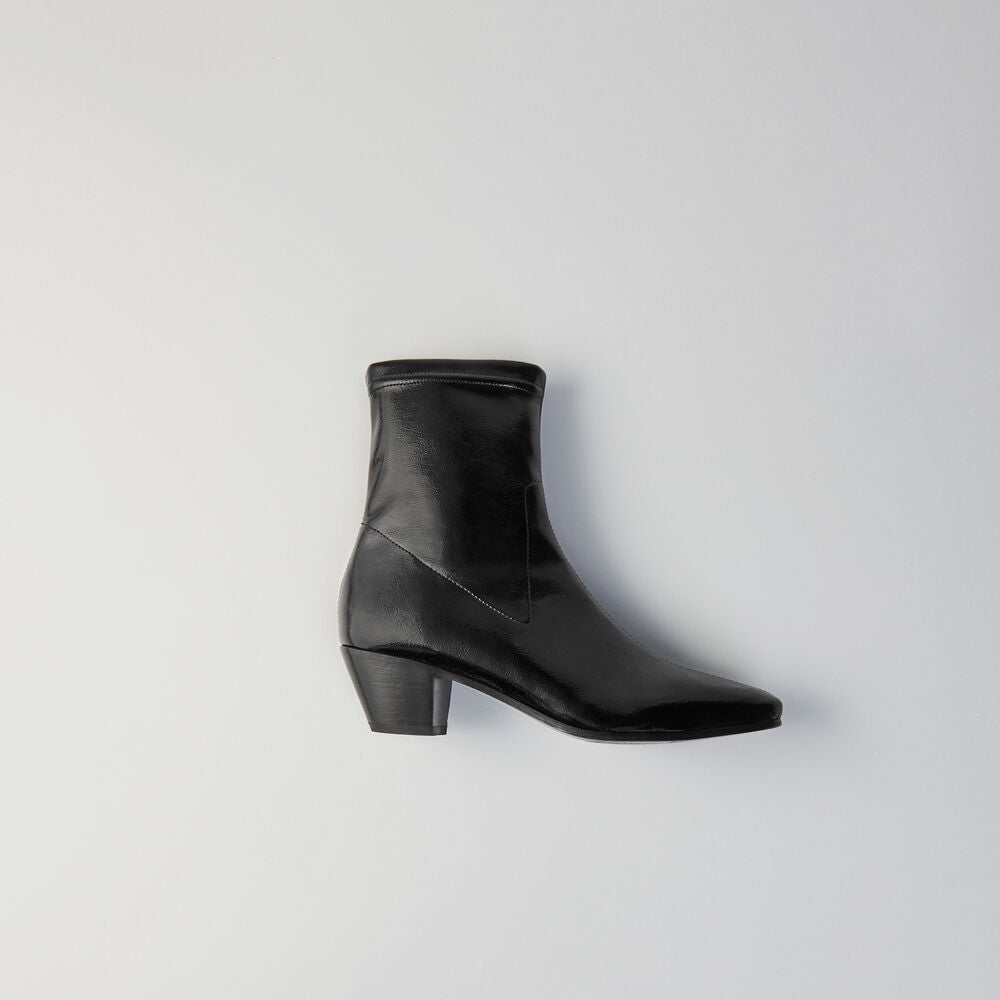 Black vinyl outlet booties