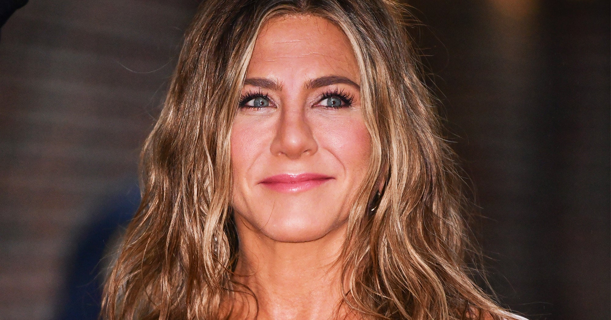 Jennifer Aniston’s Wavy Hair Routine Includes A Secret Product - Refinery29