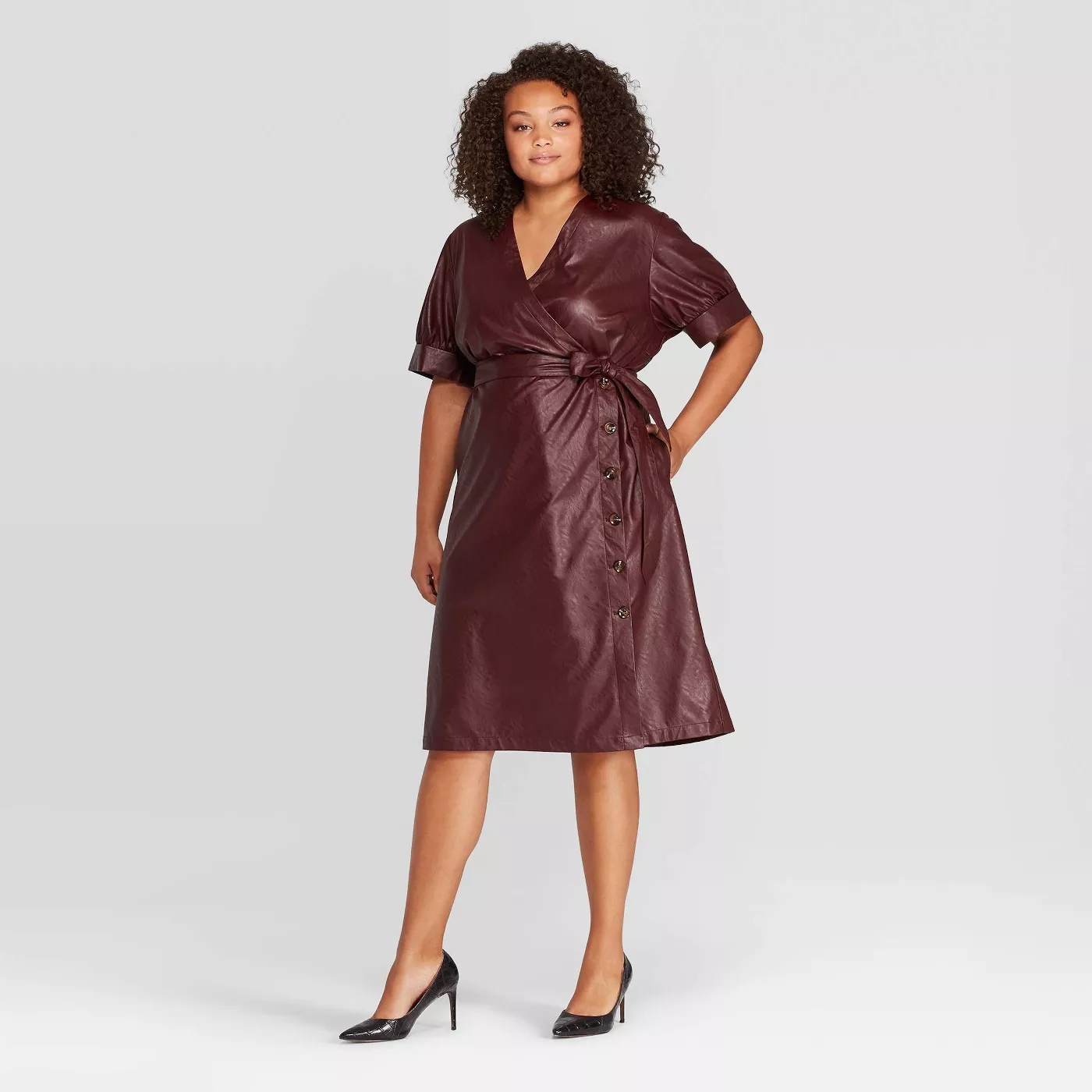 Who What Wear + Plus Size Short Sleeve V-Neck Midi Dress