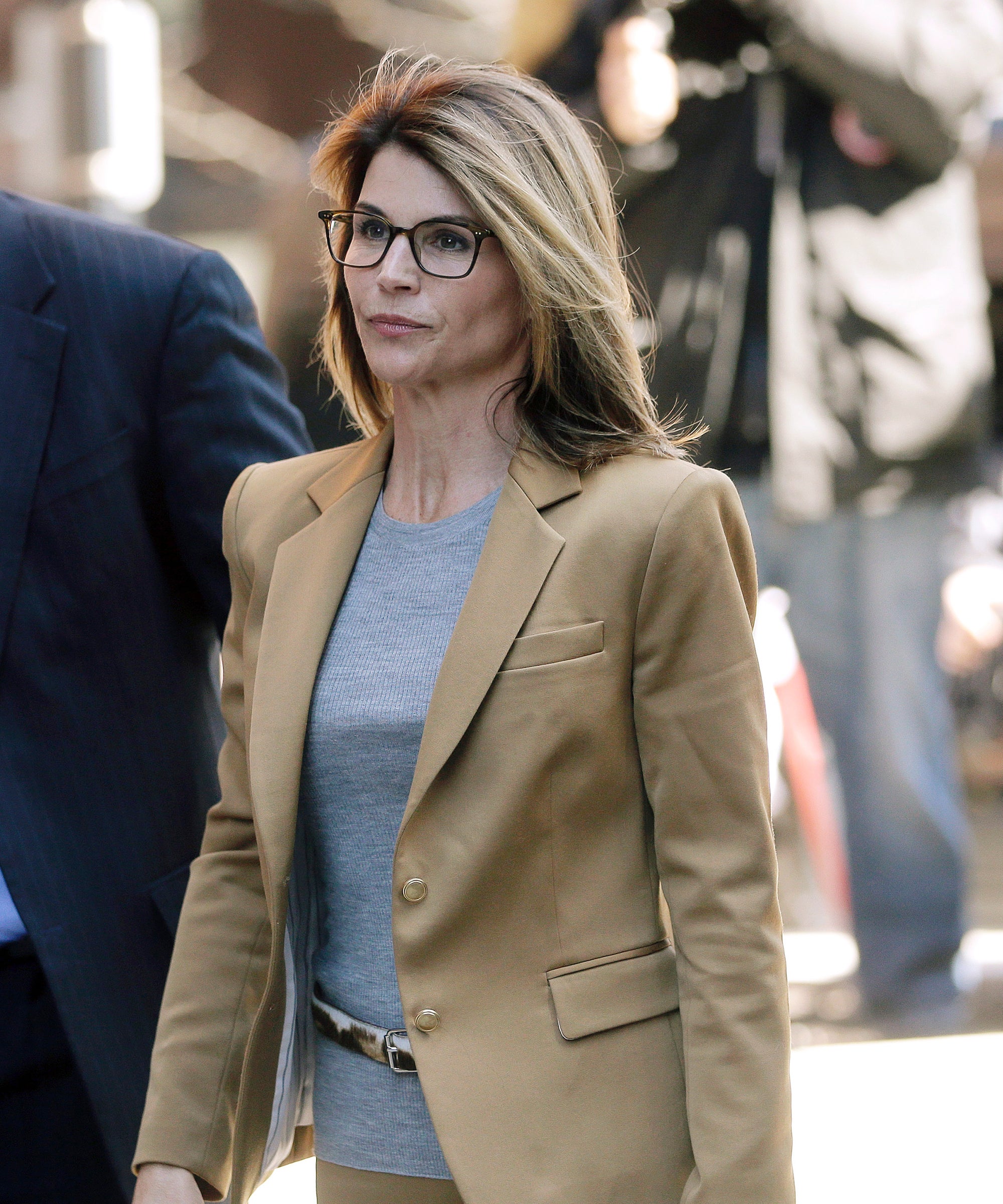 Lori Loughlin New Defence In College Scandal Is Bizarre