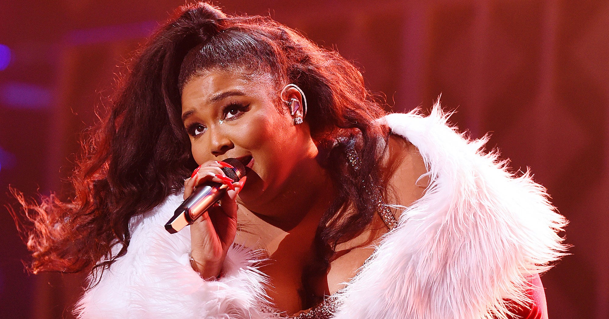 Lizzo's SNL Performances In Dapper Dan - Watch