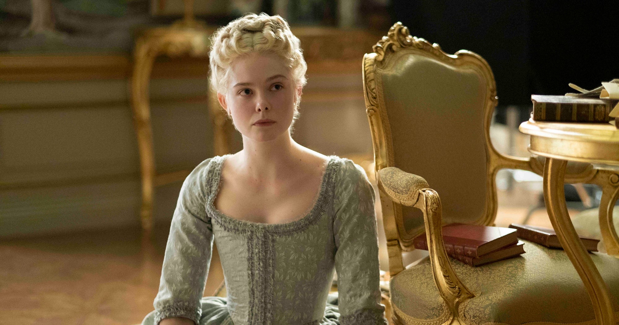 2000px x 1050px - Elle Fanning Is Young Catherine The Great In Hulu Show