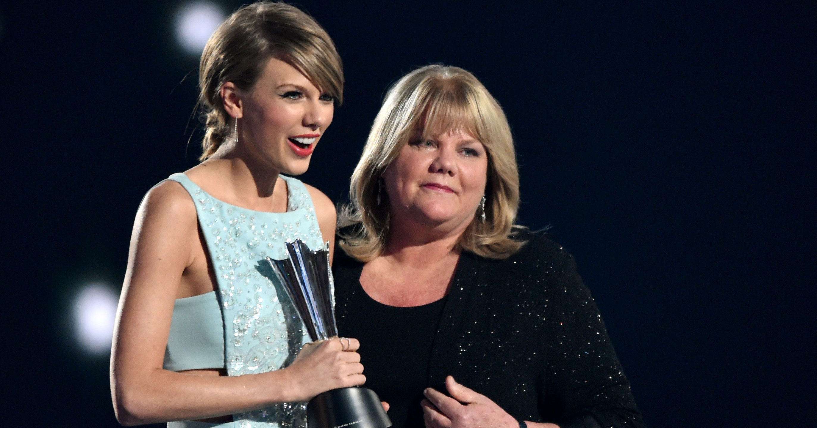 Taylor Swift Reveals Her Mom Andrea Has A Brain Tumor