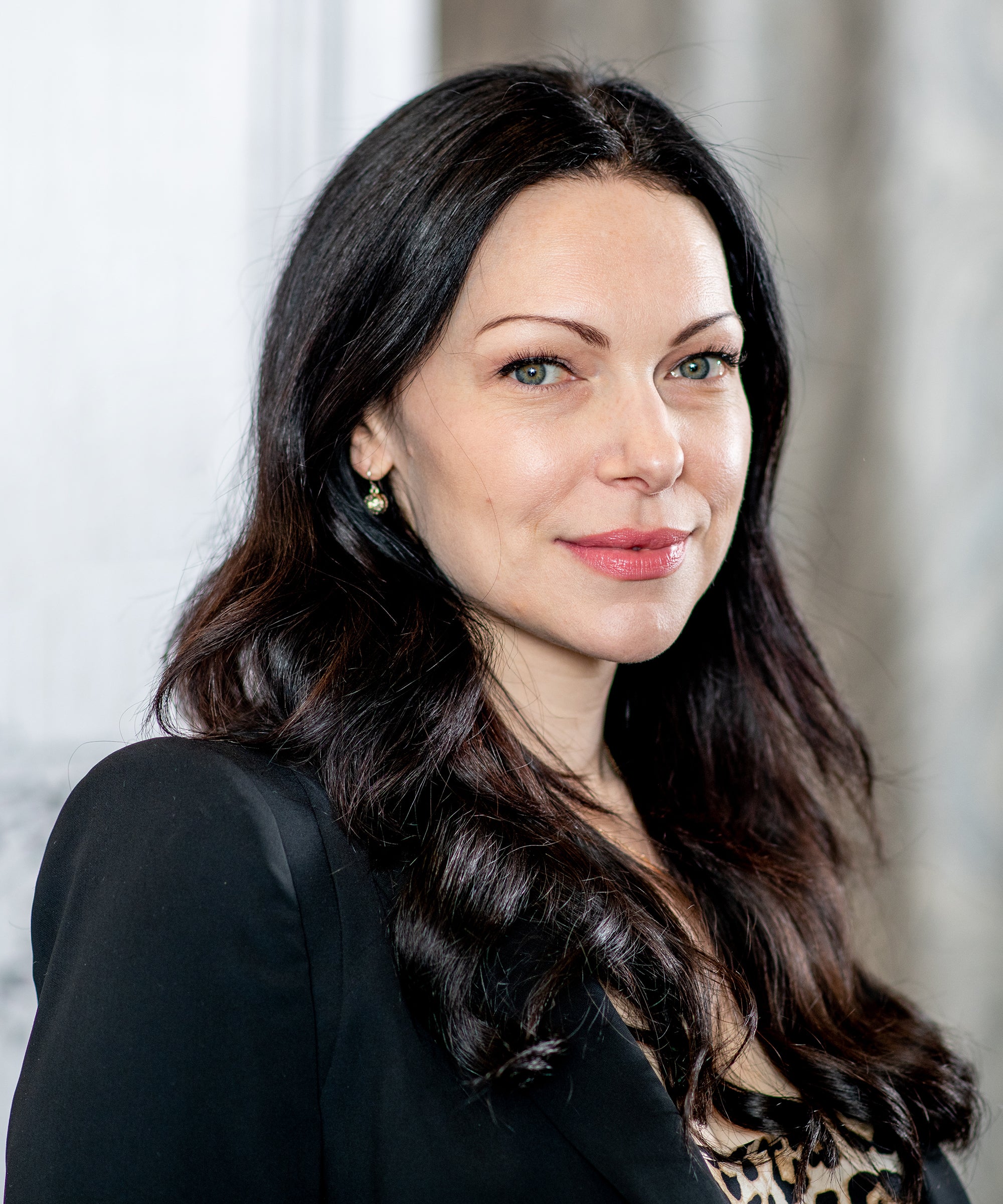 2000px x 2400px - Laura Prepon Opens Up About Family Pressure & Bulimia