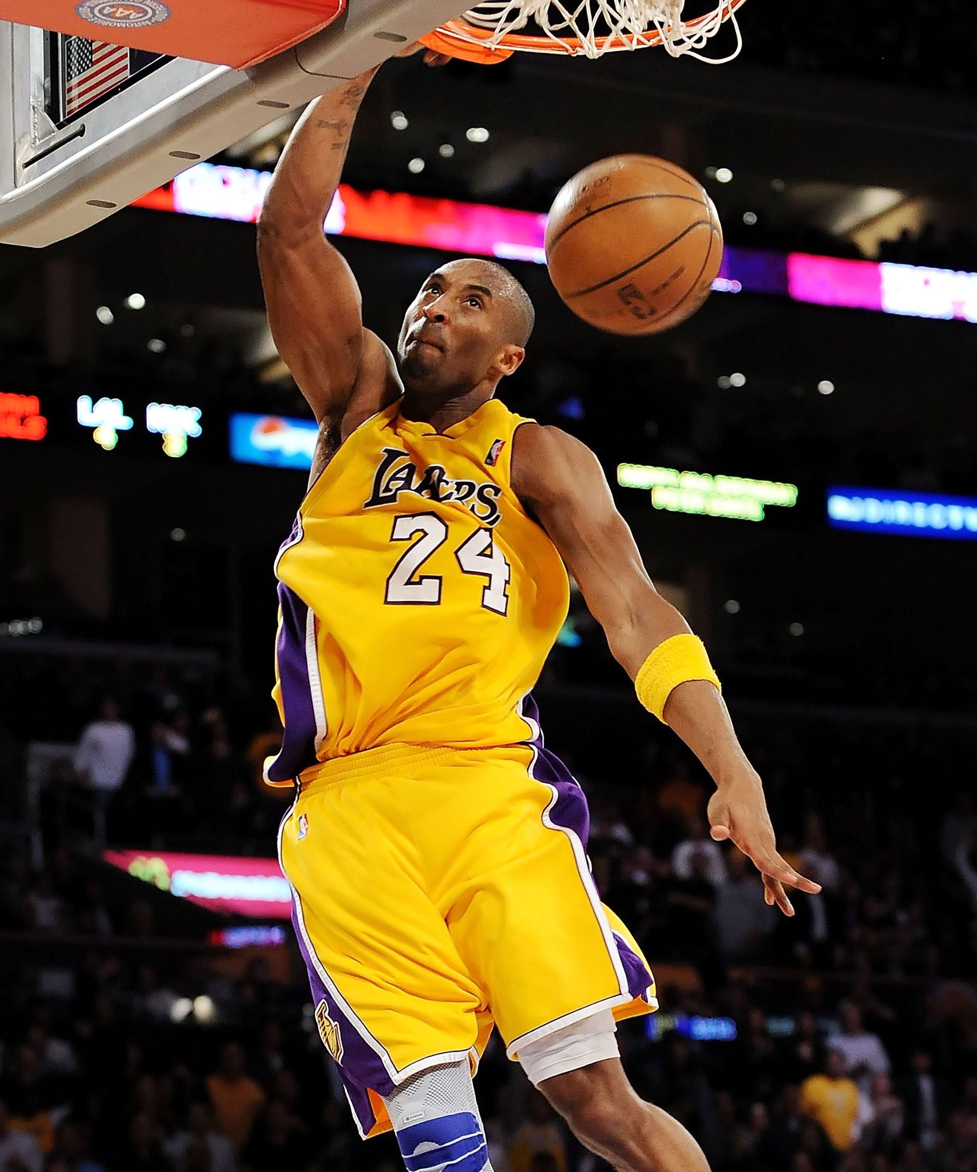 Kobe Bryant elected to Naismith Basketball Hall of Fame