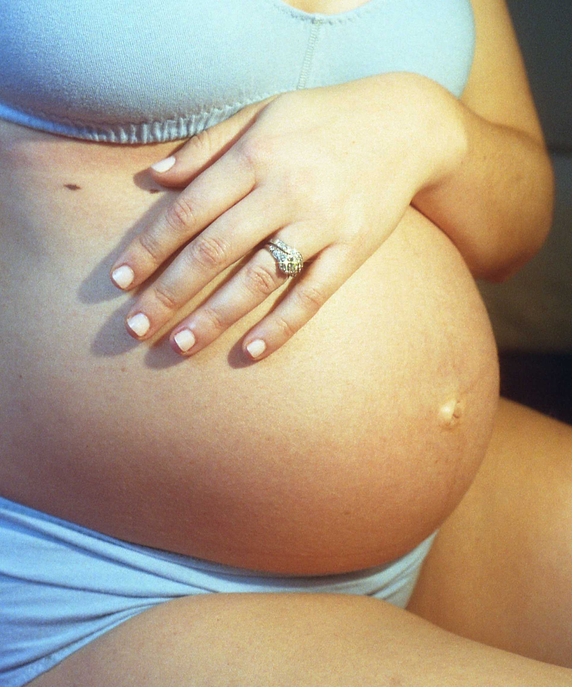 Preggo Smoking Weed - Smoking Weed While Pregnant: Effects & Laws Explained